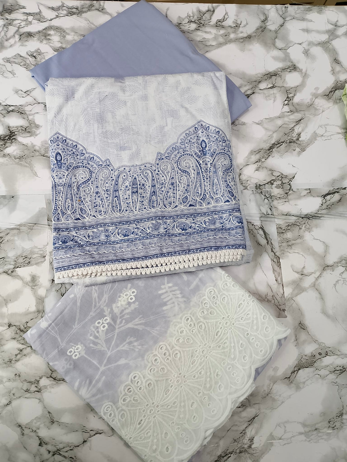 Elegant Unstitched Lawn Suit