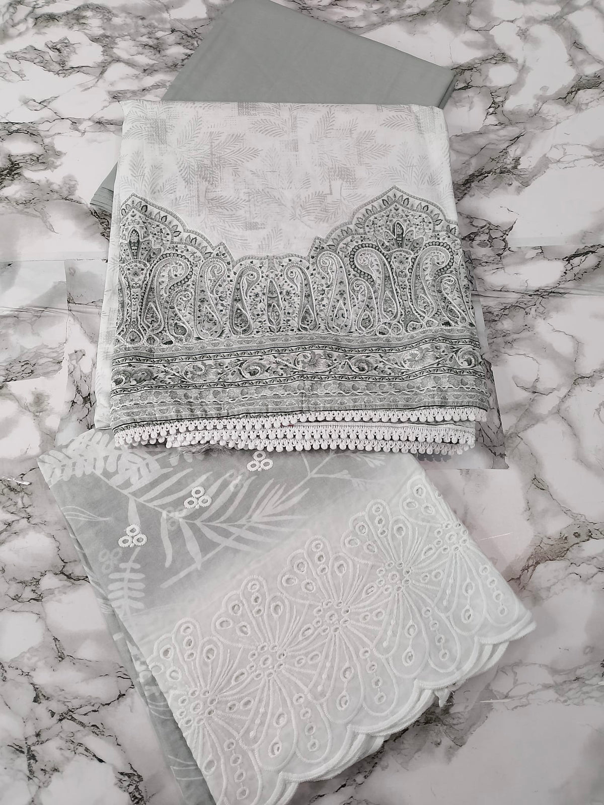 Elegant Unstitched Lawn Suit