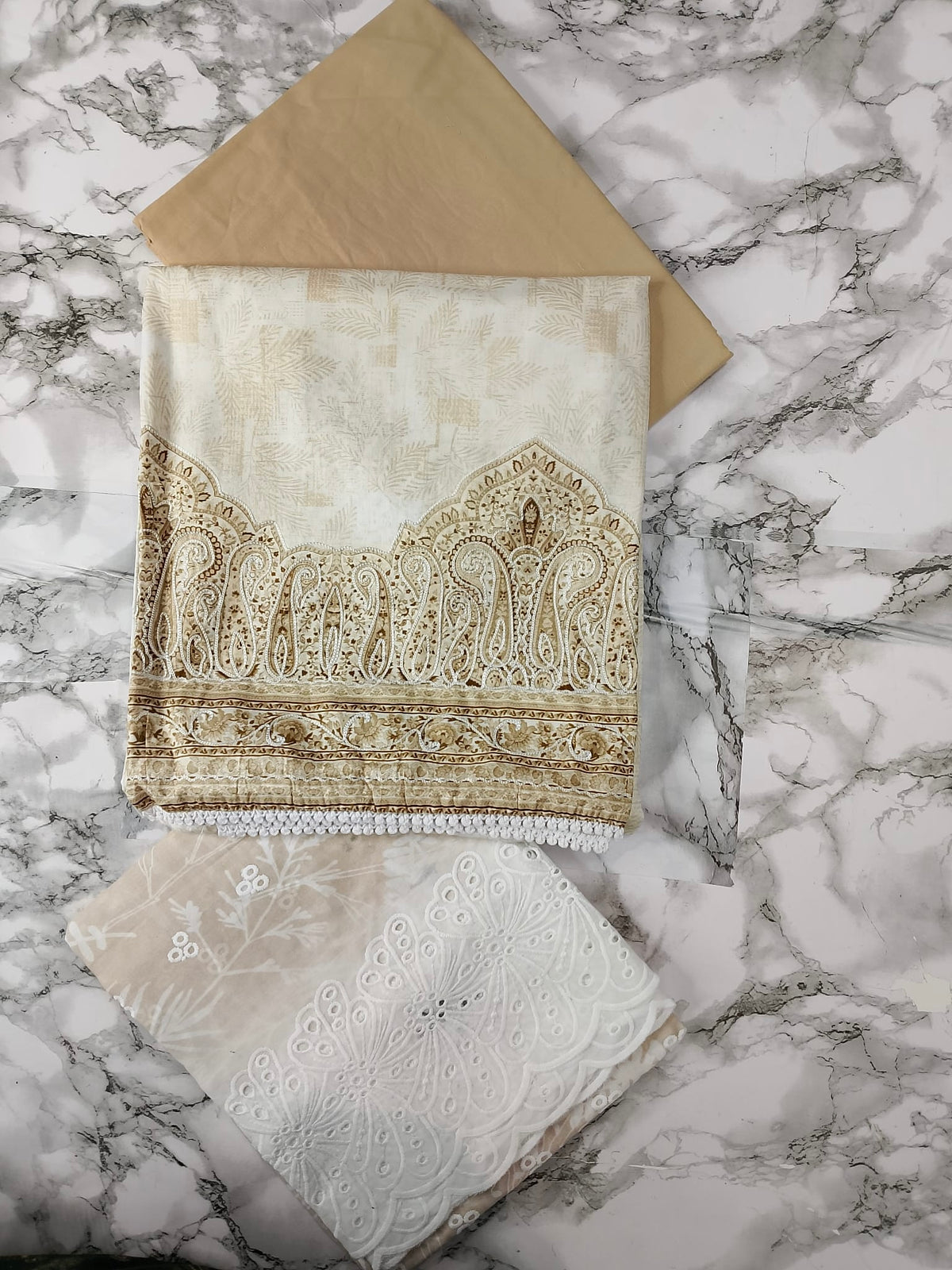 Elegant Unstitched Lawn Suit